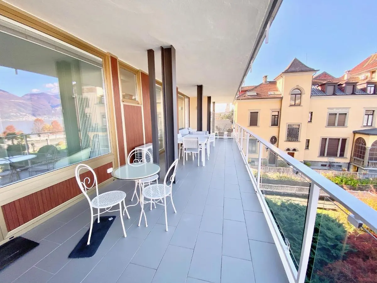 Appartamento Palazzo Di Vetro Luino 0*,  Italien