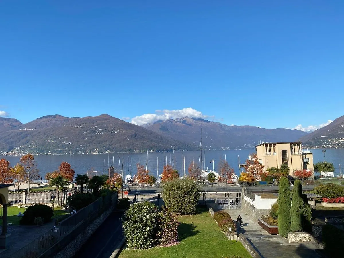 Appartamento Palazzo Di Vetro Luino 0*,  Itália