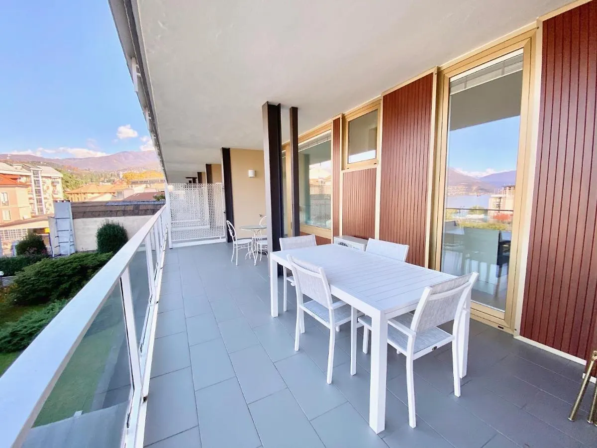 Lejlighed Appartamento Palazzo Di Vetro Luino Italien